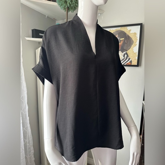 Black Boxy Sleeveless Blouse with Mandarin Collar - Picture 5 of 5
